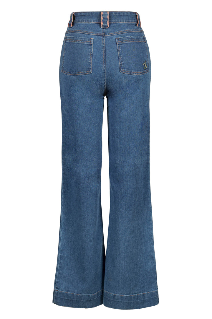 Boot Leg Jean in Mid Wash