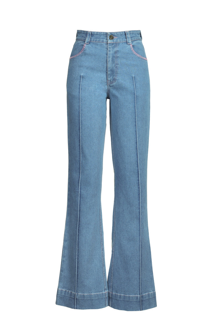 Boot Leg Jean in Light Wash