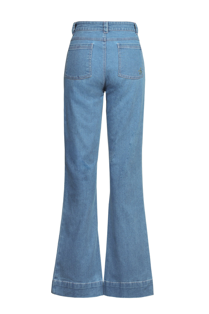 Boot Leg Jean in Light Wash